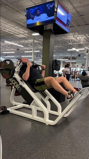 Hack Squat Machine (Precor)