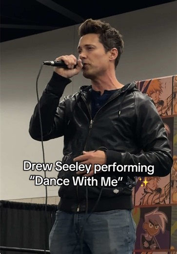 Drew Seeley performing “Dance With Me” at Nostalgic Con in Anaheim 🎶✨ @drew seeley #drewseeley #cheetahgirls #belinda #nostalgiccon