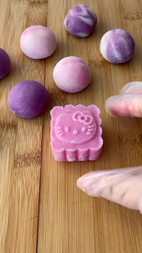 Hello Kitty Mooncake Recipe for Mid-Autumn Festival