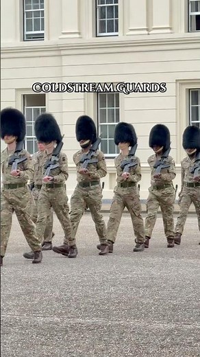 Coldstream guards training at Wellington Barracks #coldstreamguards #london #NulliSecundus
