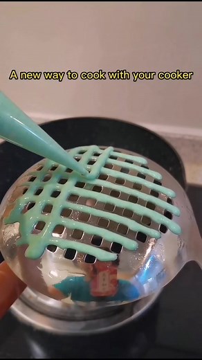 Wait till the end. You won't be disappointed. #misscookinglyn#tiktokrecipes#recipesoftiktok#Chinesefood#recipe#frybread#fried#kitchenhacks