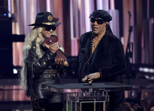 Beyoncé surprises fans, says Stevie Wonder played harmonica on ‘Jolene’ at iHeartRadio Awards