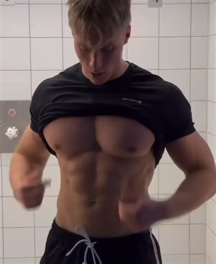 Über Masculine on Instagram: "@aaronschoening . . . #muscle #stud #musclegod #worship #muscleworship #manly #men #hunk #flex #bodybuilding #pose #biceps #pecs #abs #quads #bouldershoulders #testosterone #alphamale #alphamuscle #instafollow #musclepower #flexfriday #gym #gymlife #fitness #fit #gymmotivation #bodybuilder #musclepower #musclemass"