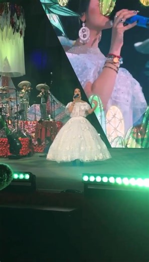 Me Gustas Mucho - Ángela Aguilar en Concierto