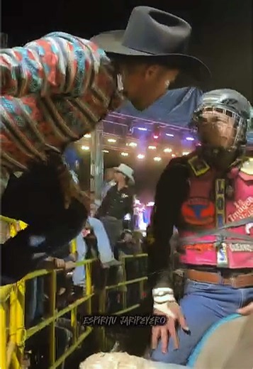 #Bullrider Se Calentaron Los Animos Entre Ganadero Y Jinete…🔥😱😬 #Jaripeo_ranchero #Torosdereparo #Jinetes #jaripeo