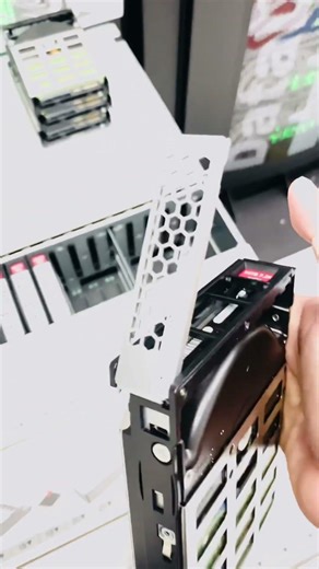 How to install disks in server #datacenters#servers#serverrooms