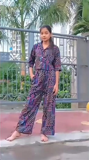 late se he sahi 😮‍💨🥲 #dance #sandhya #song #bollywood #reels #acting #hindisong #love #growth #danci