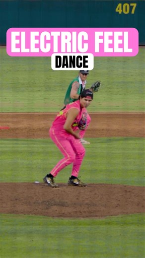 It’s the way they move those hips 🤪 #dance #dancer #dancing #trend #electric #hips #tiktok #shorts