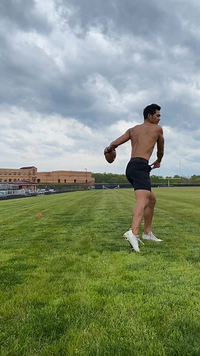 Footwork in Shotgun for QUARTERBACKS‼️ #Fyp #foryou #football #qbs #details #motivation #education #trainer #coach