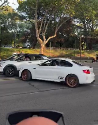 Imaginate estar parado en un semaforo y que te pasé ésto