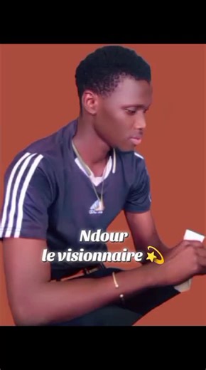 Un visionnaire reste un visionnaire : les yeux tournés vers l’horizon, il marche guidé par ce que demain promet, sans jamais détourner son regard. #capcut_edit #serere #fierté #objectif #vision @Ngarou la villageoise @Youssou diouf221🇸🇳 @Pierre Son’Art🔥👨‍🎨❤️ @Lutte simple 💯Sénégal 💯 @Ndour le visionnaire 💫