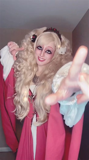 Queen Junko cosplay #cosplay #danganronpacosplay #danganronpa #junkoenoshima #junkoenoshimacosplay