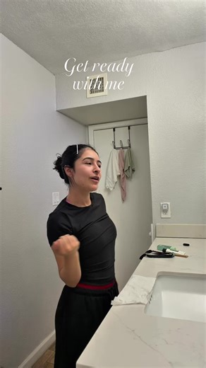 Get ready to go to the gym with me in Arizona 🌵 Cleanser @LaRochePosayUS Moisturizer @CeraVe Sunscreen @corsx… Styling cream @GARNIER Deodorant @Native Cream @KEYTHofficial #getreadywithme #gym #gymgetreadywithme