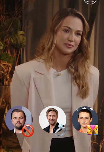 🤩 Анна Калинская заглянула в гости к Елене Весниной Лена с Аней откровенно поговорили о завершении карьеры, о друзьях в туре, о нежелании быть лучшей в мире и смене спортивного гражданства. Новый выпуск подкаста «Весна зовёт!» выйдет уже завтра! А пока разберёмся с крашами: выясним, с кем Аня готова сходить на свидание, а кого с ходу заблокирует 👀 #kalinskaya #tennis #аннакалинская #теннис