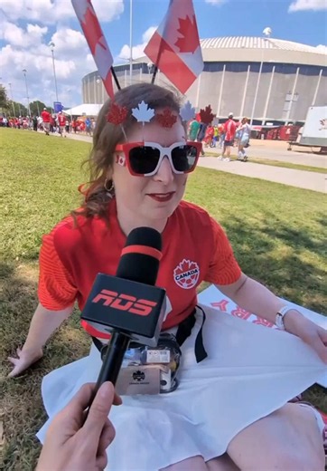 Cette partisane du Canada assiste à sa 4e Coupe du Monde de la FIFA™! ⚽️🇨🇦 #FIFAWorldCup2026 La Coupe du Monde de la FIFA 2026™ sur RDS 📺