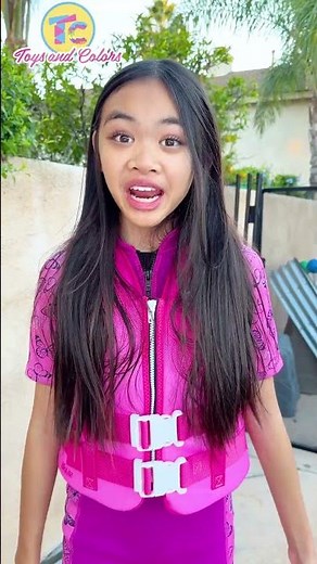 Ellie & Charlotte Learns a Friendship Lesson at the Pool 💦