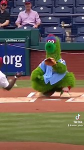 First pitch gone wrong 😩 #wakingupinthemorning #thinkingaboutsomanythings | Akbar Gbajabiamila