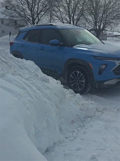 Laughing in insanity because its still snowing🤣🤣 #snow #lol