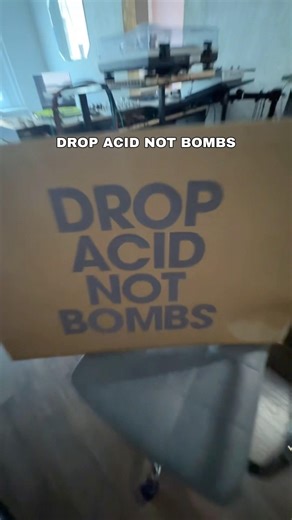 Drop acid not bombs. Machines on repeat. #acidtechno