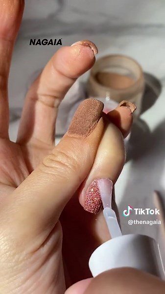 Stunning color block nails 😍 with dazzling stripe ✨ how can you believe I've created this mani in 15 mins 💅 #thenagaia #nagaiadippingpowder #dipnails #nailsart #nailsdesign #nailsinspo #nailstutorial #homesalon #nailsupplies#fallnails #brownnails #colorblock#shimmernails #diynails #fpy