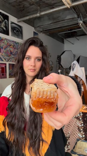 Honeycomb as a midnight snack ;) #asmr #oddlysatisfyingvideo #honeycombasmr | Quiet Creative ASMR