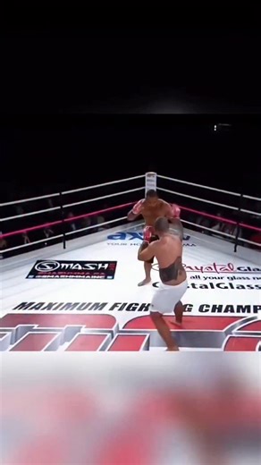 @fighting_auraa on Instagram: "日本利用压电瓷砖将脚步转化为电能。这些瓷砖捕捉来自你脚步的动能。当你行走时，你的重量和动作会对瓷砖产生压力。瓷砖会轻微弯曲，从而产生机械应力。瓷砖内部的压电材料将这种应力转化为电能。每一步都会产生少量电荷，而数百万步结合在一起就能产生足够的电力来驱动 LED 灯、数字显示屏和传感器。在像涩谷车站这样繁忙的地方，每天大约有 240 万个脚步为这一系统作出贡献。这些电能可以被储存或立即使用，从而减少对传统电力来源的依赖，并支持可持续的城市基础设施。这种方法将日常运动转化为实用的可再生能源 #日本 #知识 #事实 #你知道吗 #推荐 科技 创新 历史 技术 实验 热门"