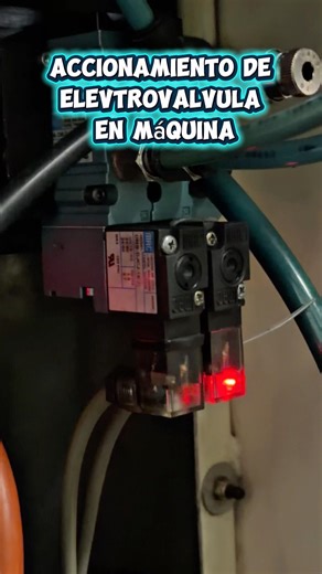 Accionamiento de electrovalvula Mac en máquina#maintenance #work #control #trabajando #neumatica