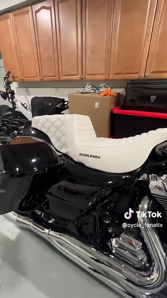 Custom Saddlemen Seat Installation on Harley Davidson | Part 2