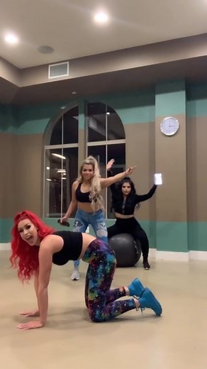 Just being weird. Why not?@josetty1 @gennesishurtado #differentbreed #foryou #4you #dance #hii_fridnds #weird