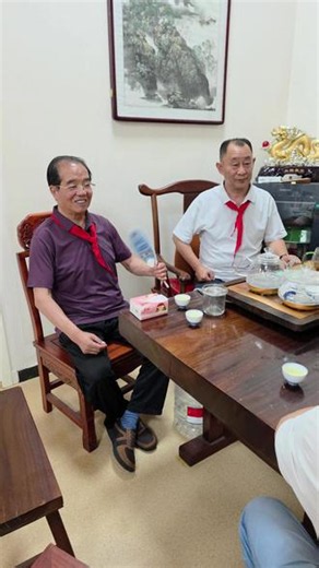言成顾问开心过六一