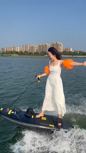 7.2M views · 75K reactions | RUSH WAVE ,Come and experience this feeling of flying #rushwave #Surfing #surfboard #electricsurfboard | RUSH WAVE | Facebook