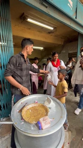 পয়সা ছাড়া পরোটা দিয়ে দিলো রাজুদা