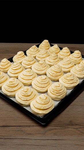 32K views · 239 reactions | Easier than you think! I only make the dough using this method Ingredients water: 500 ml (17 fl oz) dried yeast: 8 g (0.3 oz) sugar: 50 g (1.8 oz) flour: 400 g (14 oz) coarse salt: 15 g (0.5 oz) flour: 300 g (11 oz) soft butter: 70 g (2.5 oz) flour: 15 g (0.5 oz) flour: 15 g (0.5 oz) soft butter: 200 g (7.1 oz) flour: 15 g (0.5 oz) eggs: 1 pc milk: 30 ml (1.0 fl oz) | Appetizing.tv | Facebook