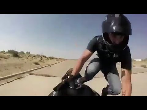 I can ride my bike with no handlebars 💀