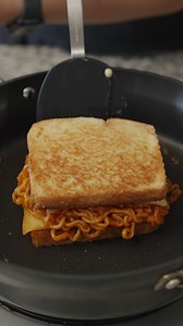 211K views · 4.3K reactions | The best ramen grilled cheese I've made so far #GrilledCheese #SpicyRamen #RamenGrilledCheese | Lisa Nguyen | Facebook