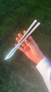 Introducing the @Rad Balisongs “Prelude”. It’s a new design that already got special place in my heart. In the video you can see the mirror live blade and there will be also available false edge and a trainer version. There will be also timascus version of the live blade/false edge. Price will be around 300$, for timascus price would be higher. In the video you can see the prototype, Prelude itself will release in the May-June timeframe. What i think about it? My honest thoughts and opinion is t