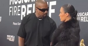 Bianca Censori nue aux Grammy Awards : voici ce que Kanye West lui a dit avant qu'elle enlève son manteau