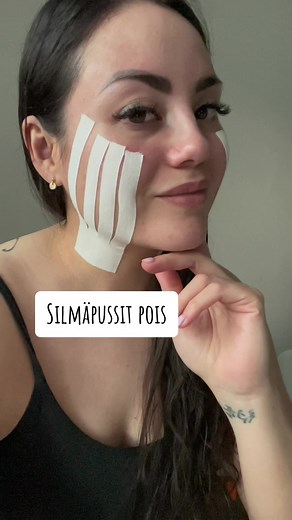 Tällä teippauksella silmäpussit pois ja extrana kaupanpäälle muutenkin...