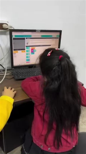 Egypt Code Club on Instagram‎: "❗عايز ابنك يستفيد بدل ما يضيع وقته؟ في ECC جهزنالهم برنامج ممتع يجمع بين البرمجة والإلكترونيات للأطفال من 8 لـ12 سنة 🤖💻 ✨ المستوى الأول – للمبتدئين: Scratch 3 – Electronics ابنك هيصمم لعبة كاملة: شخصيات، حركة، أصوات كله بإيده 🧑‍💻 وهيفهم الإلكترونيات بطريقة بسيطة تخليه يعرف الأجهزة حوالينا بتشتغل إزاي ⚡ وكل طالب بيستلم أدواته الخاصة يشتغل بيها بنفسه ⏰ المواعيد: الأحد – الثلاثاء – الخميس / من 10 لـ2 ✨ المستوى التاني – للي اتعلموا قبل كده: Arduino هيشتغل بإيده عل