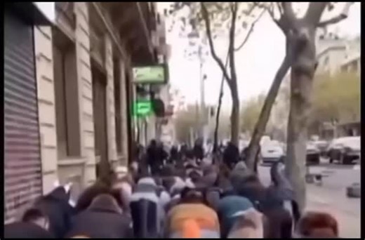 Fenómeno "Therian": El auge de jóvenes que se identifican como animales genera debate en espacios públicos ​Lo que comenzó como una subcultura en foros especializados de los años 90 ha saltado con fuerza a las calles y parques de las principales ciudades de Latinoamérica. El fenómeno de los therians se ha vuelto viral en plataformas como TikTok e Instagram, desatando una intensa polémica nacional sobre los límites de la identidad y la convivencia urbana. ​¿Qué es un Therian? ​El término, derivad