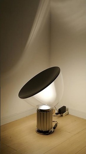 暮らしにアクセントを添えるランプ FLOS Taccia small