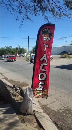 tacos tortas de cabeza chicharrón carne con chile y variedad..