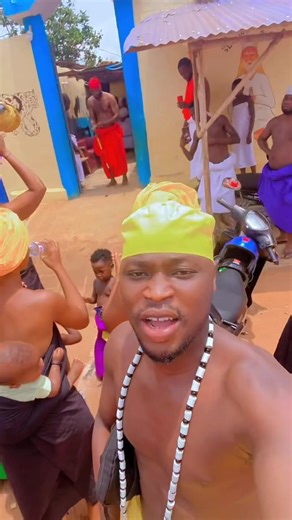 Vodoun family, toute en déplacement pour le Kpin à Porto Novo. #beninculturetiktok🇧🇯 #eweland🇧🇯🇬🇭🇹🇬 #vodounbeninculture🇧🇯🇧🇯🇧🇯 #porto_novo #porto_novo