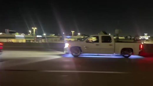 Skatin todo freeway🤙🤙 #statik #gmcsierra #ufo #slammedtrucks @@nbs_eliel07🍭