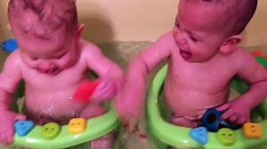 Cute Baby Twins Enjoy a Funny, Splashy, Bath Time