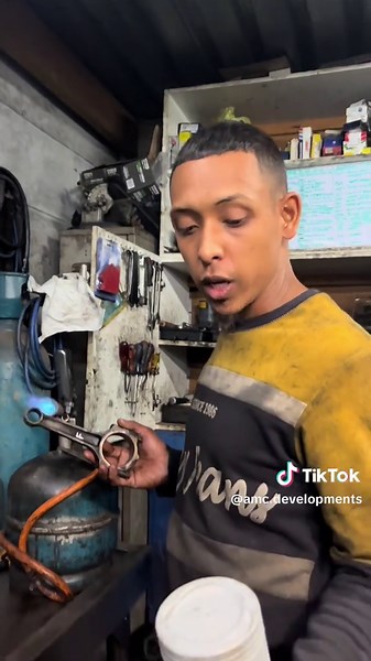 Connecting Pistons to Rods in Engine Building