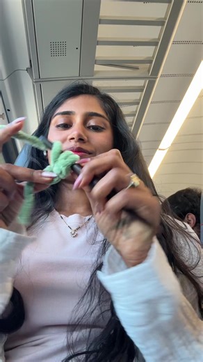 Part 2 on another commute 🧶 working on the fins, head, and tail for this jumbo sunflower turtle 🌻🐢 #crochet #sunflowerturtle #jumbocrochet #amigurumi #crochetplushie