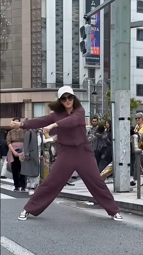 🔥 Lobomon Takes Over Hollywood! | Viral Dance Performance 💃