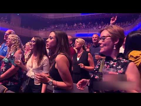 Fleetwood Mac "Everywhere" performed by Rumours of Fleetwood Mac