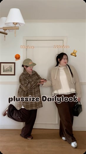 리치무드🧣 | 플러스사이즈 on Instagram: "👯‍♀️주말아 가디마~~~ Look1 💗유라 162cm 88size💗 로테 check anorak hood jp / 그레이F 유나 stripe t / 블랙F 핀쿄 FW parasuit 2way p / 블랙2 👼🏻혜이 170cm 120size👼🏻 로테 check anorak hood jp / 카키블루F 니더 FW short sleeve t / 아이보리2 카인 fleece two-way wide p / 퍼플2 Look2 💗유라 162cm 88size💗 파우 knit vest / 아이보리2 시럽 fleece warmer turtle t / 브라운2 리리 pleats mini sk / 브라운2 👼🏻혜이 170cm 120size👼🏻 뮤즈 turtleneck t / 아이보리2 멀론 overfit crop knit / 차콜F 밍밍 융기모 골지 투웨이 p / 스카이2 Look3 💗유라 162cm 88size💗 노제